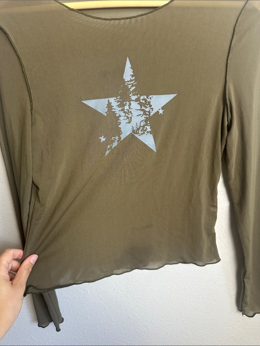 Olive Star Graphic Long-Sleeve Mesh Top - Picture 3 of 3